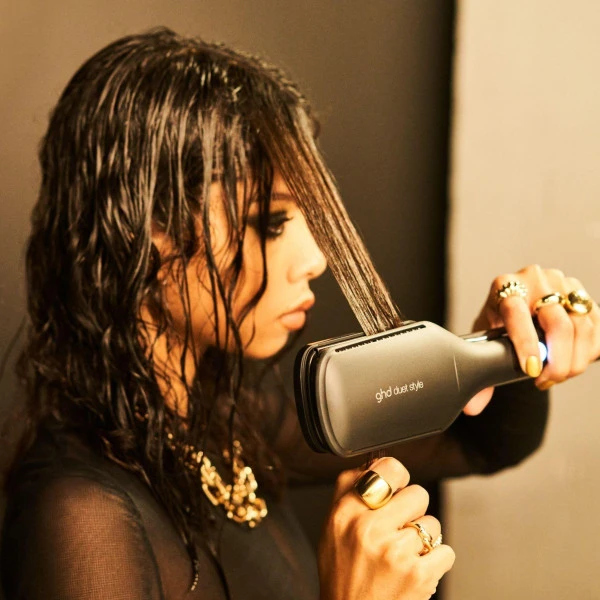 Pack Lisseur Ghd Séchant Duet Style Noir & Huile Lissante Sleek Talker 5 Pack Lisseur Ghd Séchant Duet Style Noir & Huile Lissante Sleek Talker – Image 5